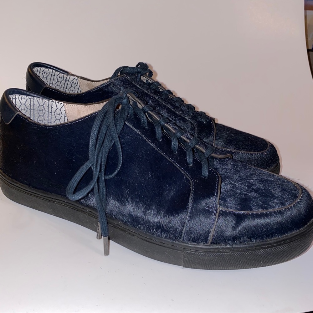 Women’s genuine pony lace-ups. Size 8.5. Like new.